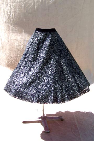 Vintage Metallic lace circle skirt, late 1950s to mid 1960s | deadlyvintage.com Vintage Metallic lace circle skirt, late 1950s to mid 1960s | deadlyvintage.com
