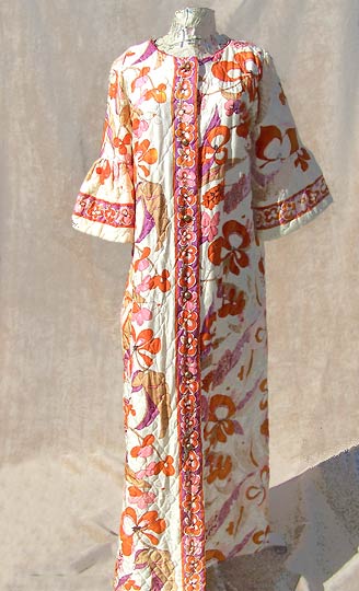 vintage 60s ruffled floral quilted robe